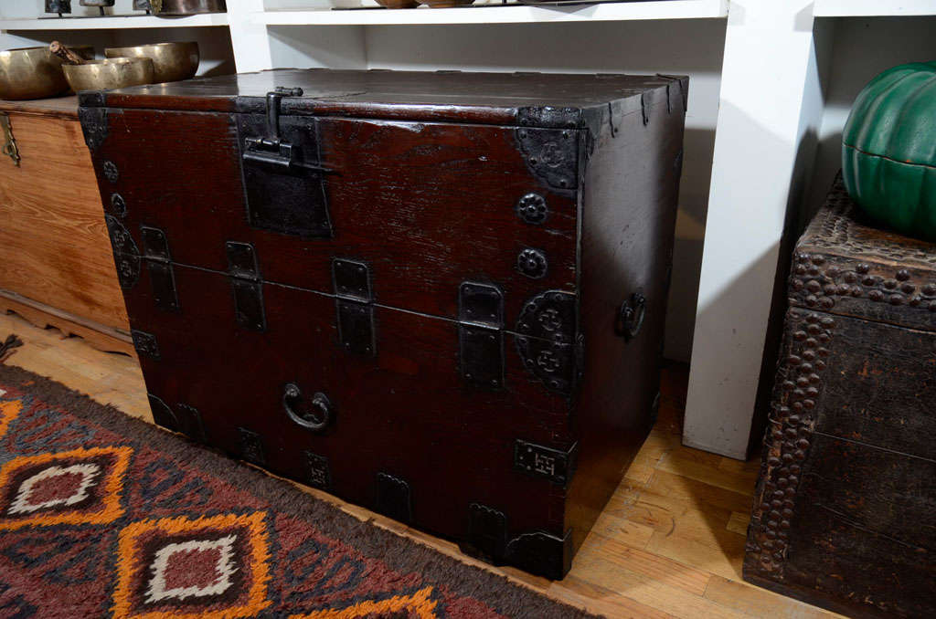 Dark elmwood blanket chest
