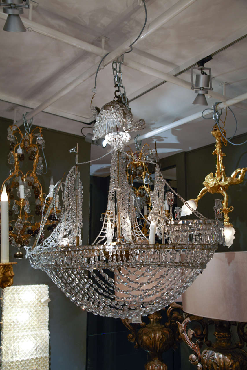 Important chandelier entirely in crystal pearls, inside lighting, gilt metal structure, crystal dove over the mast, newly electrified, totally restored