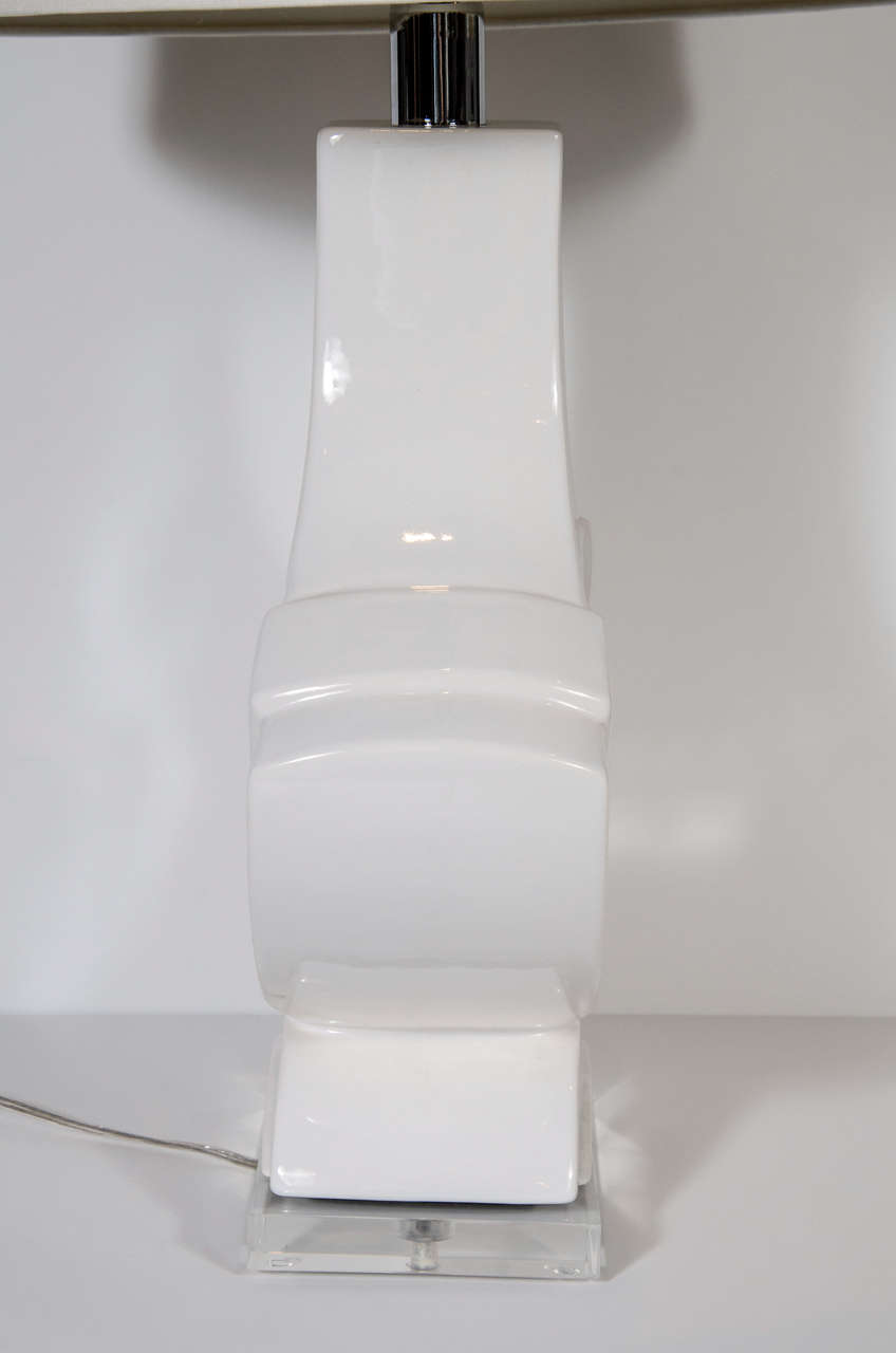 Late 20th Century Pair of Midcentury White Glazed Curvilinear Ceramic Lamps on Lucite Bases