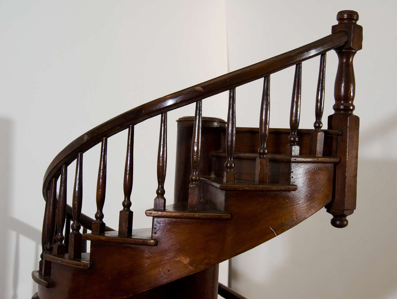 A Large Scale Edwardian Mahogany Architectural Model of a Staircase For Sale 1