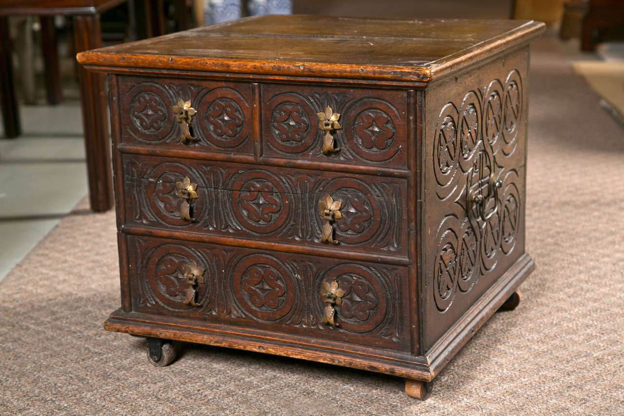 19th Century Oak Box with Liner For Sale 5