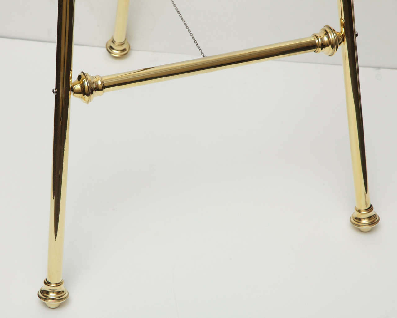 Polished Brass Edwardian Easel In Excellent Condition For Sale In New York, NY