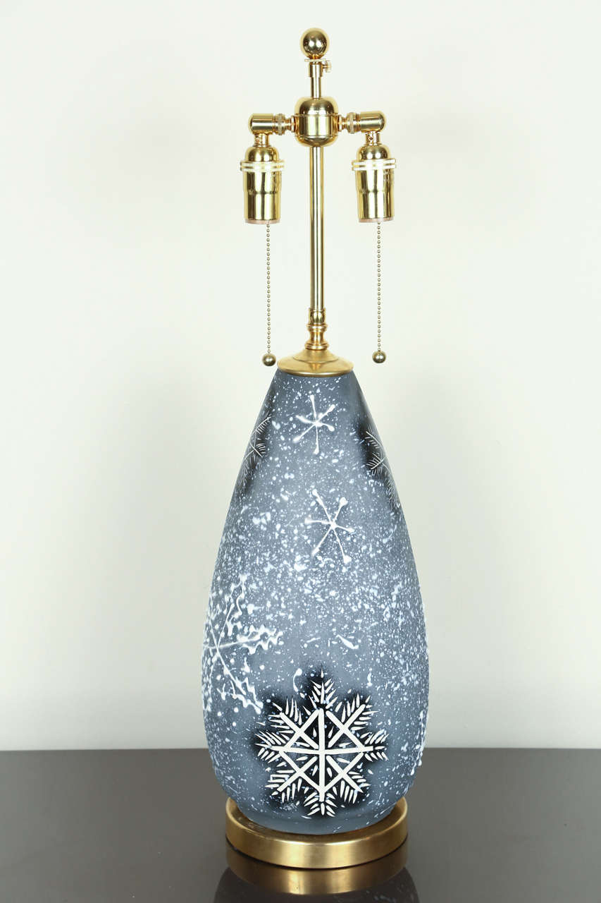 American Pair of Lovely Ceramic Lamps with a Whimsical Snowflake Design For Sale