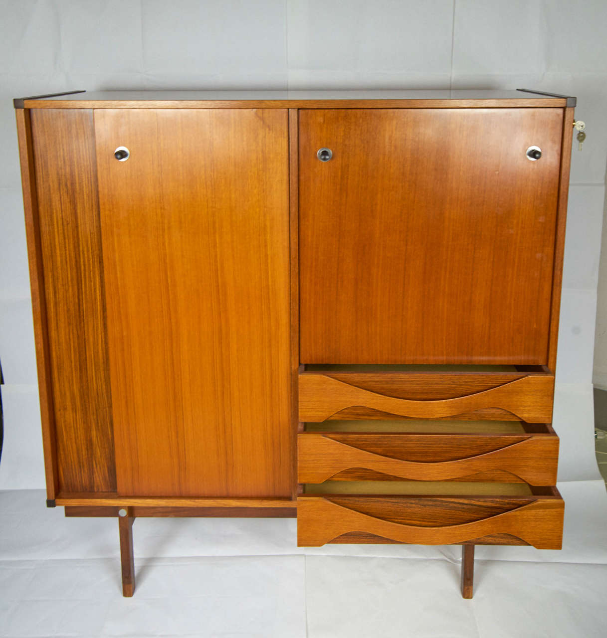 Mid-Century Modern  Mid century Italian 1950s Teak and  exotic wood Cabinet