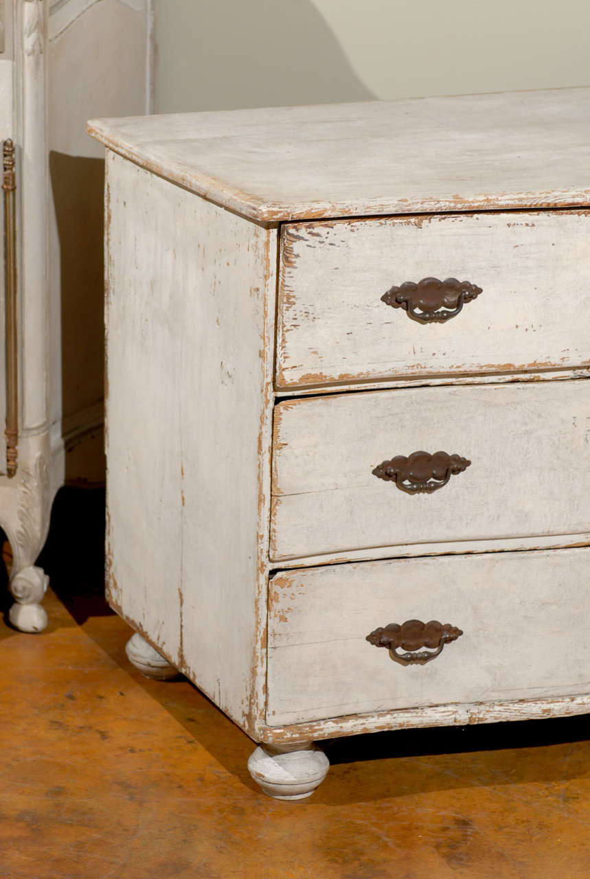 Hand-Painted Swedish Baroque Period Three-Drawer Grey Painted Commode with Serpentine Front