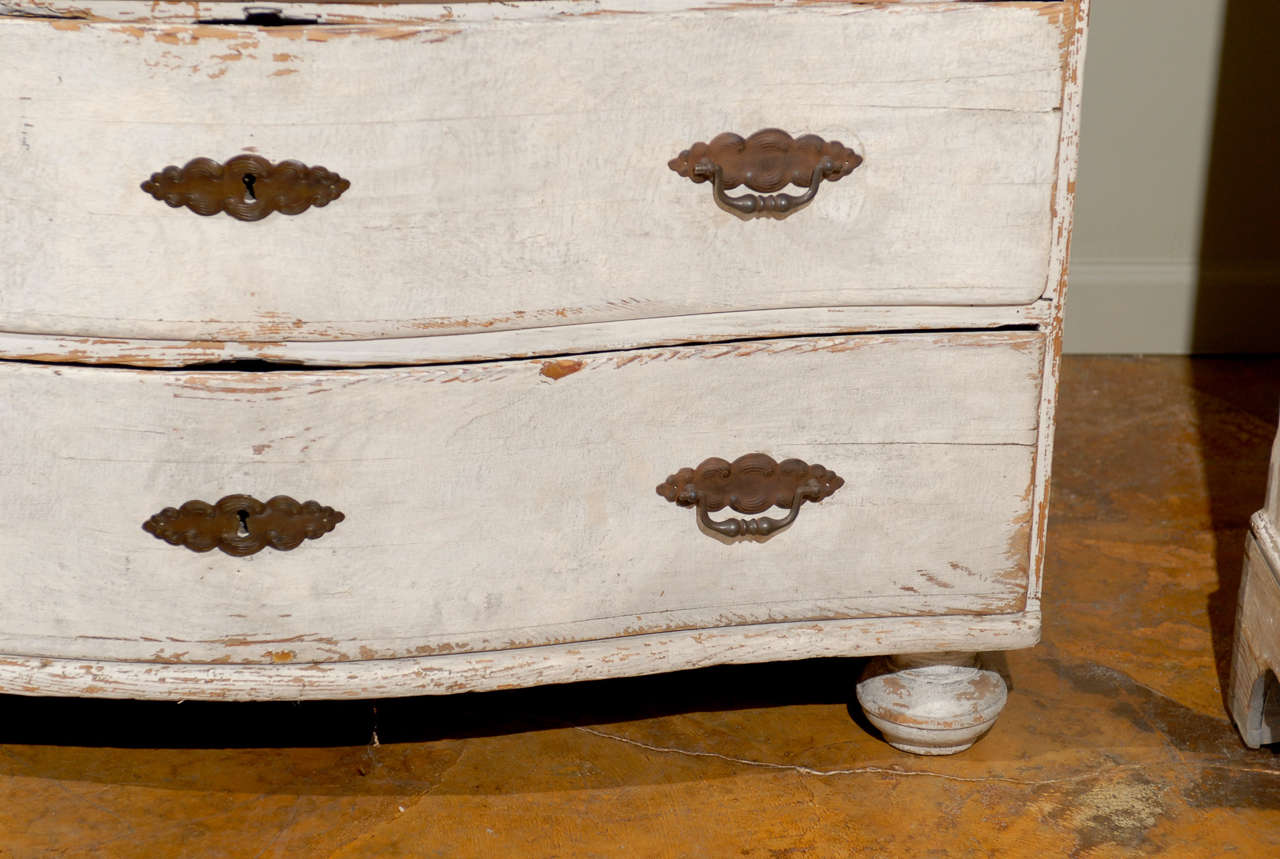 Swedish Baroque Period Three-Drawer Grey Painted Commode with Serpentine Front 2