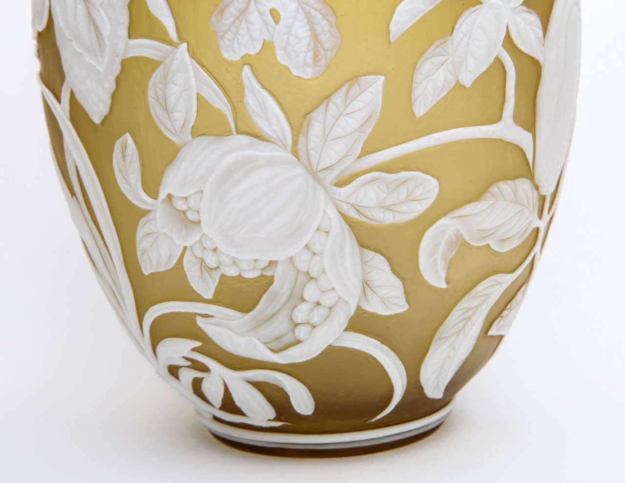 A Rare And Fine Signed Thomas Webb & Sons Cameo Vase For Sale 1