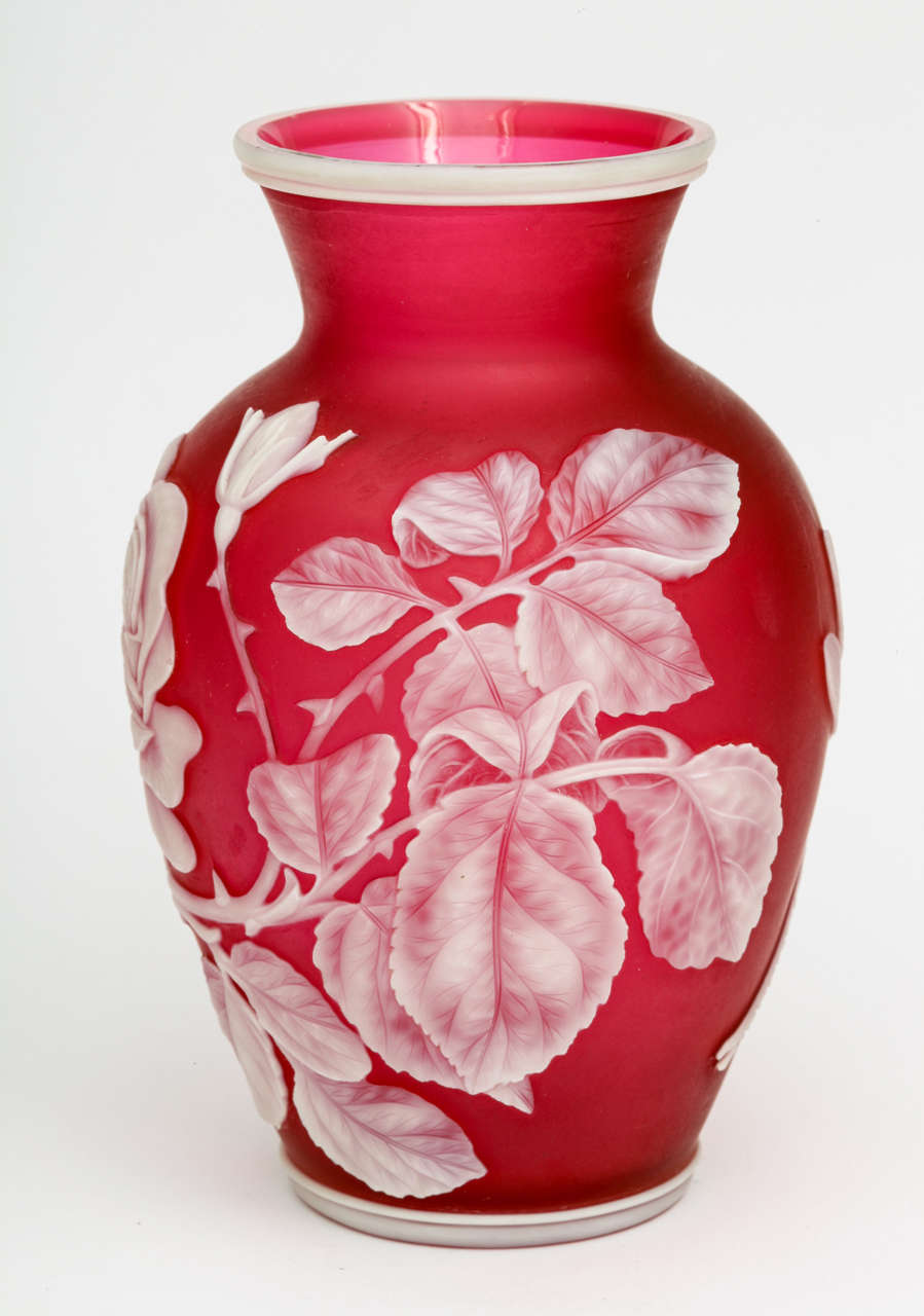 A Fine Thomas Webb & Sons Cameo Glass Vase In Excellent Condition For Sale In New York, NY