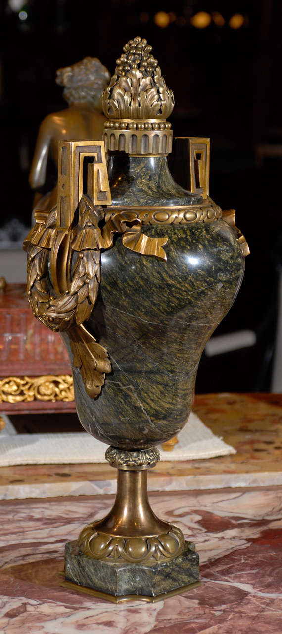 Antique Bronze and marble urn In Excellent Condition For Sale In Atlanta, GA