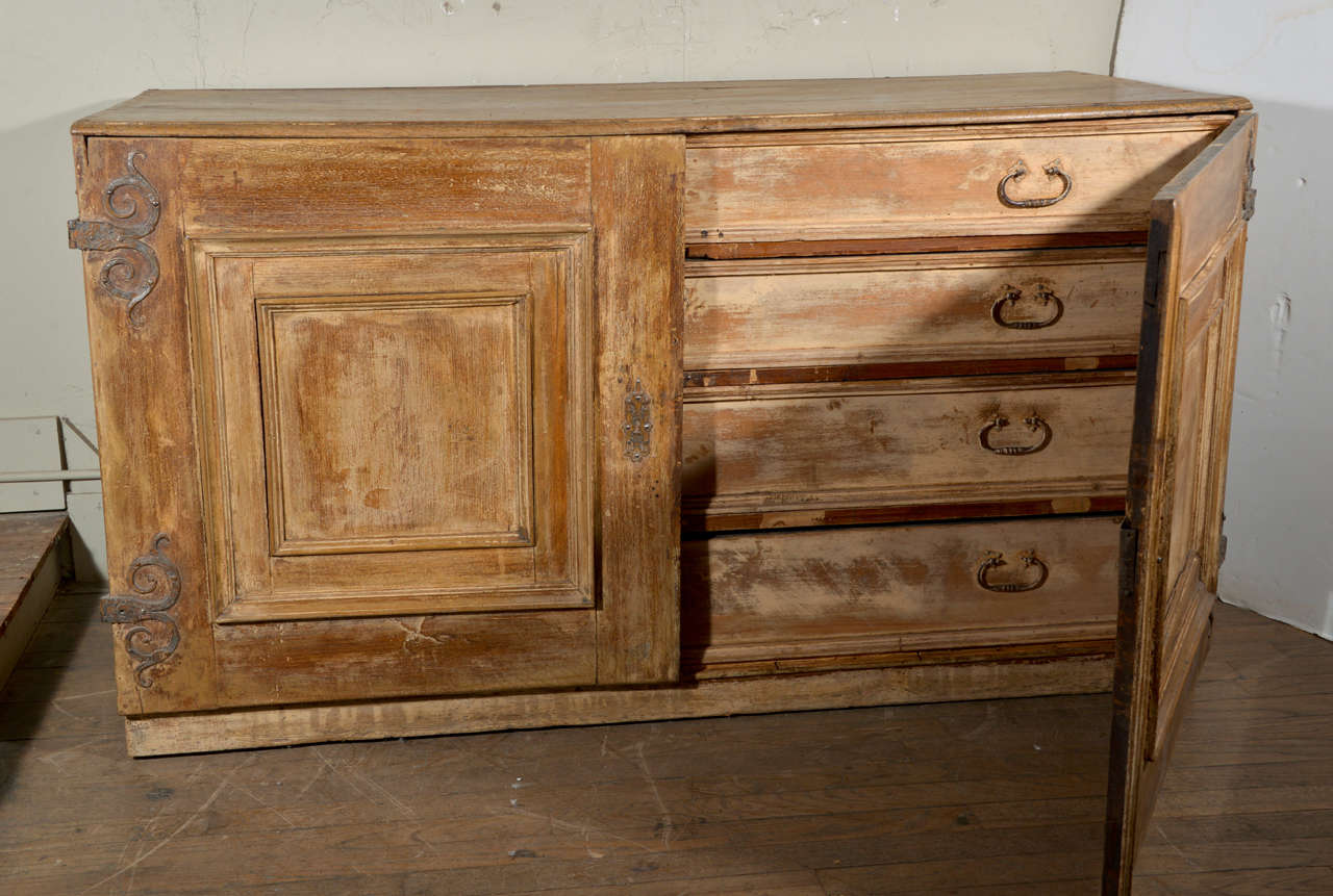 18th c. Painted Italian Linen Chest In Good Condition In Houston, TX