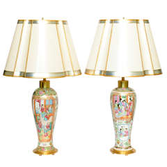 A pair of Chinese porcelain rose medallion table lamps 