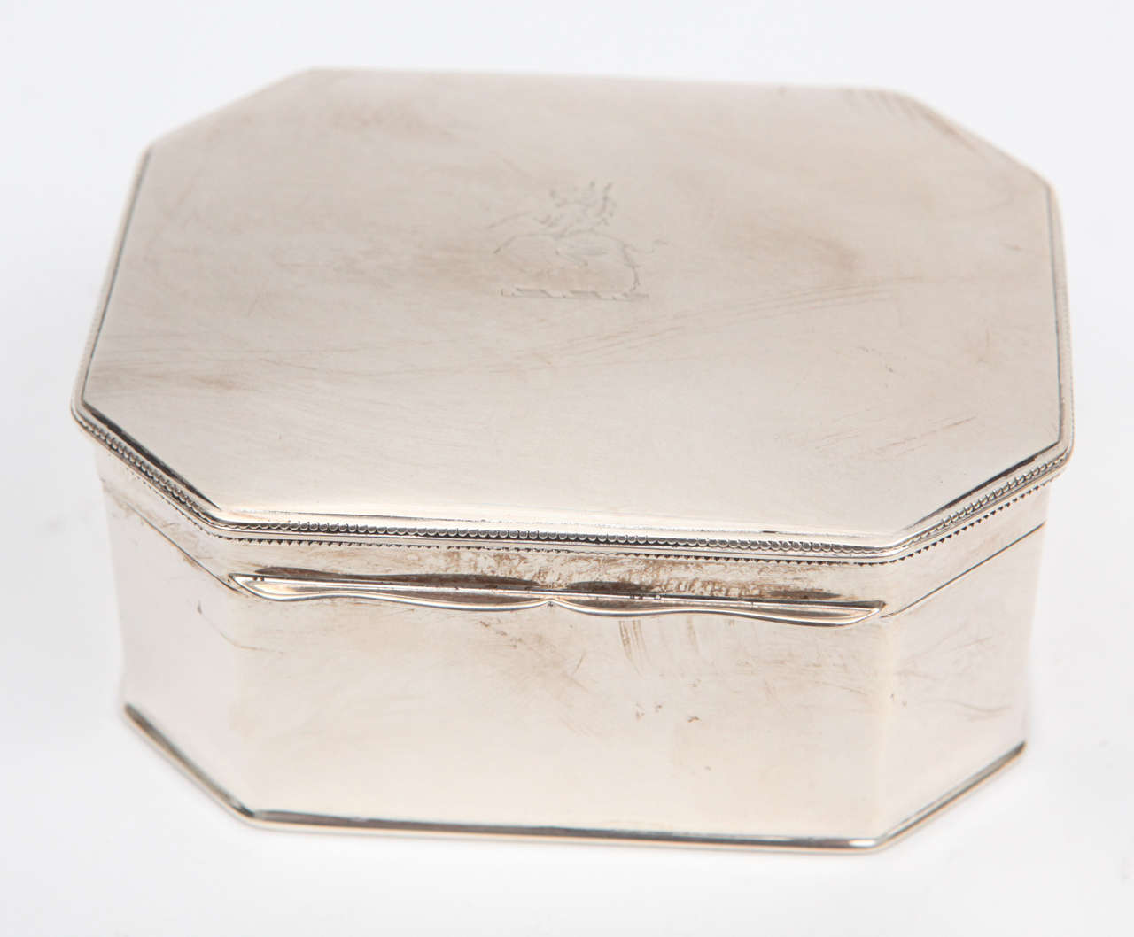Caja de esterlina inglesa de 1900 con interior lavado en oro. La caja está marcada.