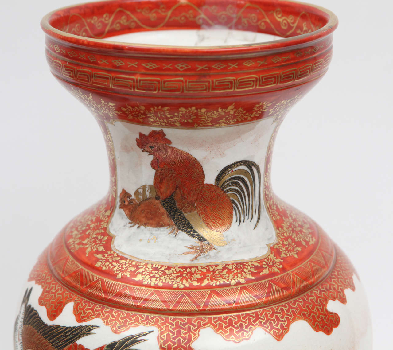 Paar japanische Kutani-Vasen aus Porzellan des 19. Jahrhunderts im Zustand „Gut“ im Angebot in Los Angeles, CA