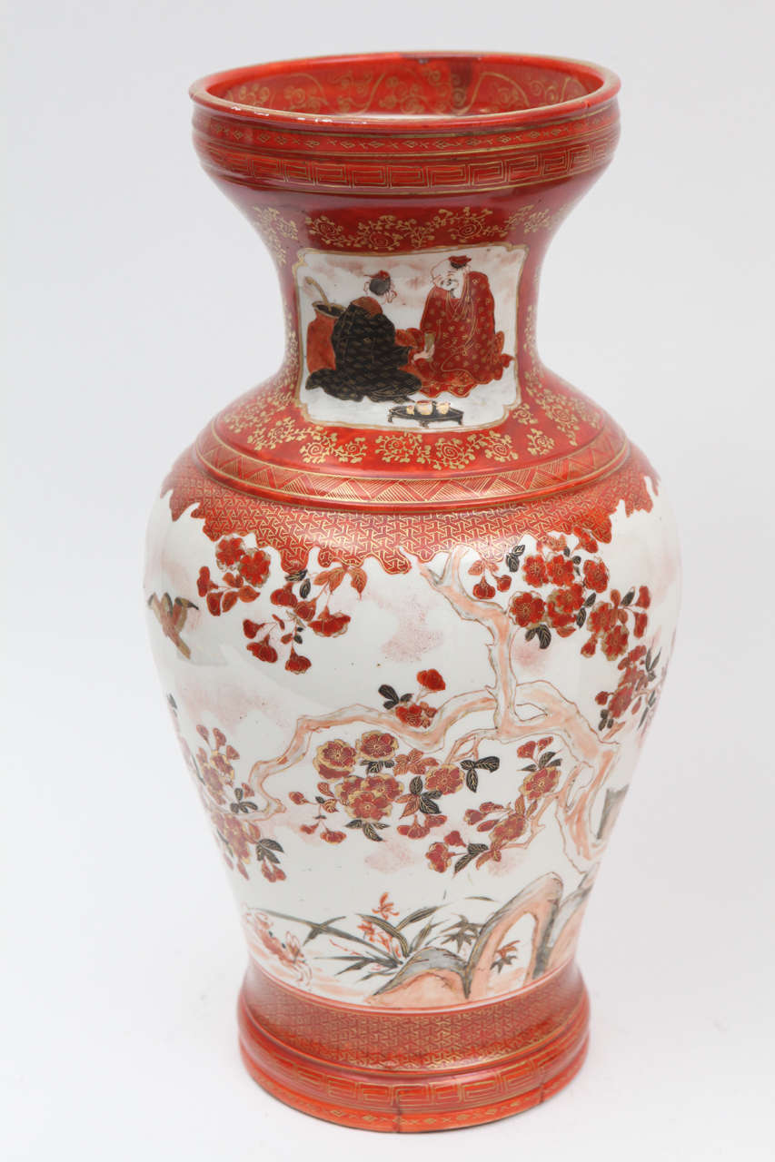 Pair of 19th Century Japanese Porcelain Kutani Vases In Good Condition For Sale In Los Angeles, CA