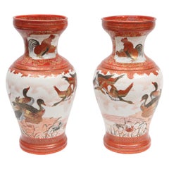 Paire de vases Kutani en porcelaine japonaise du 19ème siècle