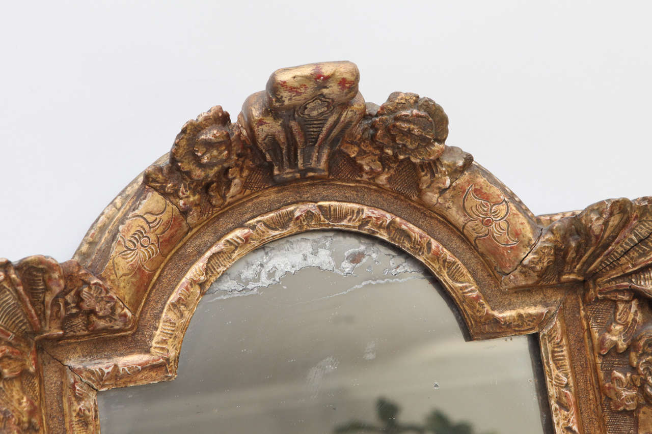 Französischer Regence-Spiegel aus vergoldetem Holz, 18. Jahrhundert (Geschnitzt) im Angebot