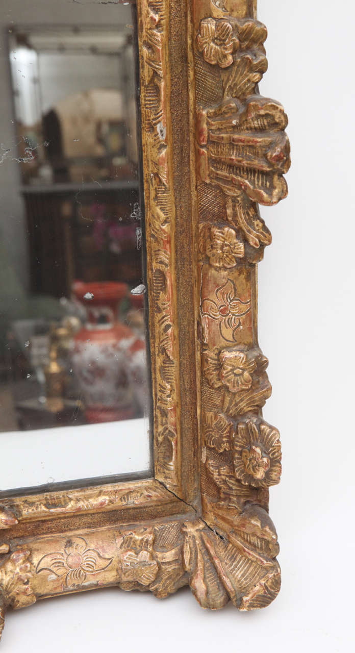 Französischer Regence-Spiegel aus vergoldetem Holz, 18. Jahrhundert (18. Jahrhundert und früher) im Angebot