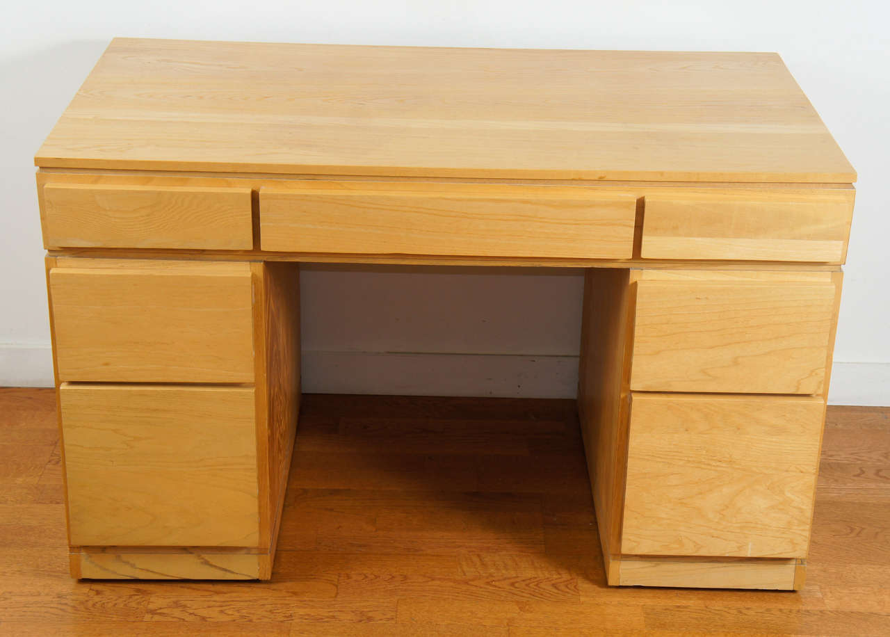 1940s style, knee hole desk.
Shown in solid oak. Features, seven generous drawers, and clean lines.
Custom finishes available.