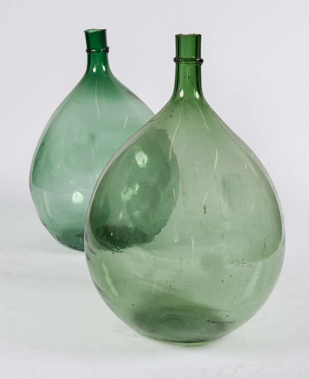 Pair of Late 18th Century Green Handblown Demijohns Glass Bottles  In Good Condition For Sale In London, GB