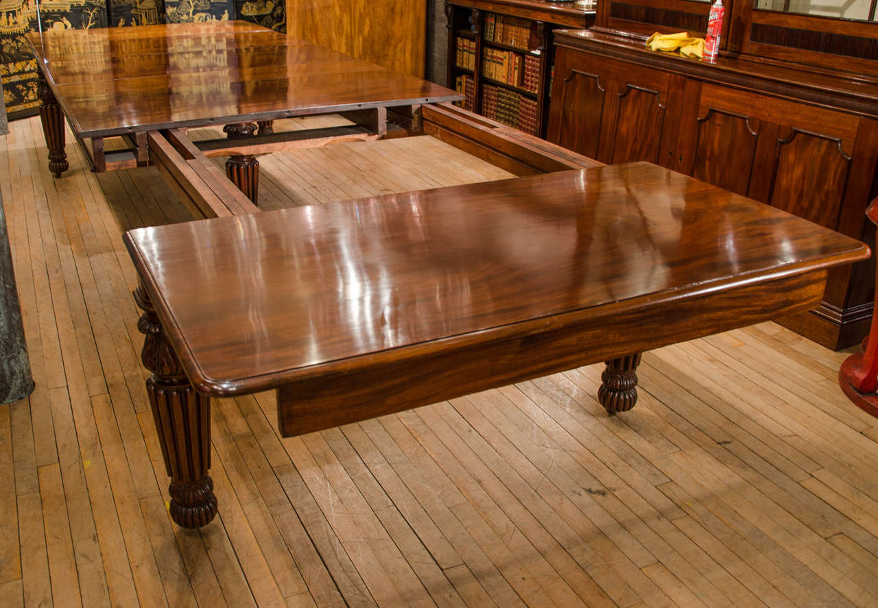 19th Century Mahogany Dining Table with Reeded Legs 1