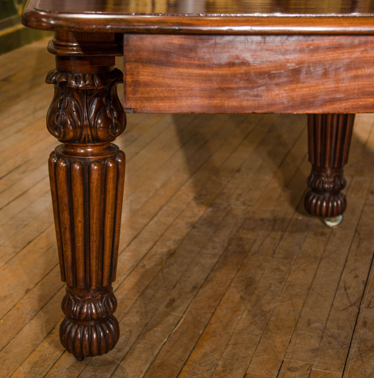 19th Century Mahogany Dining Table with Reeded Legs 4