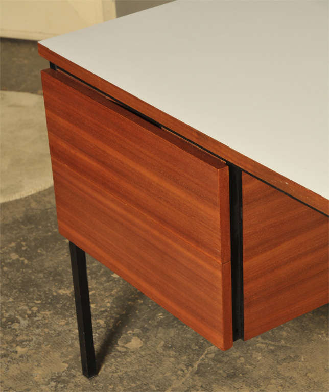 Desk 620 by Pierre Guariche - Minvielle edition - circa 1955 For Sale 1