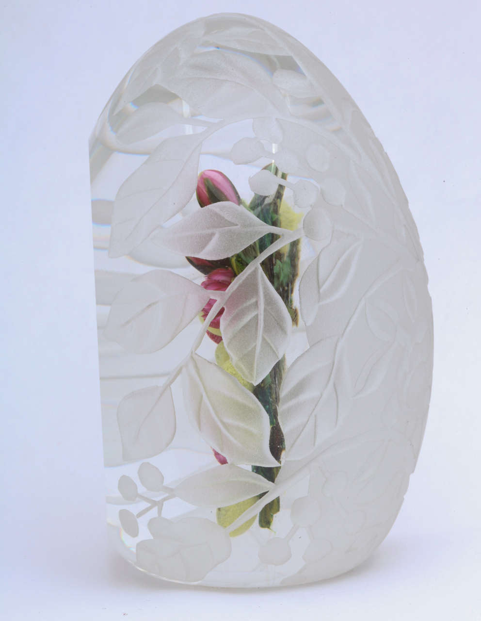 Cathy Richardson Carved, Egg-Shaped Paperweight Sculpture 1