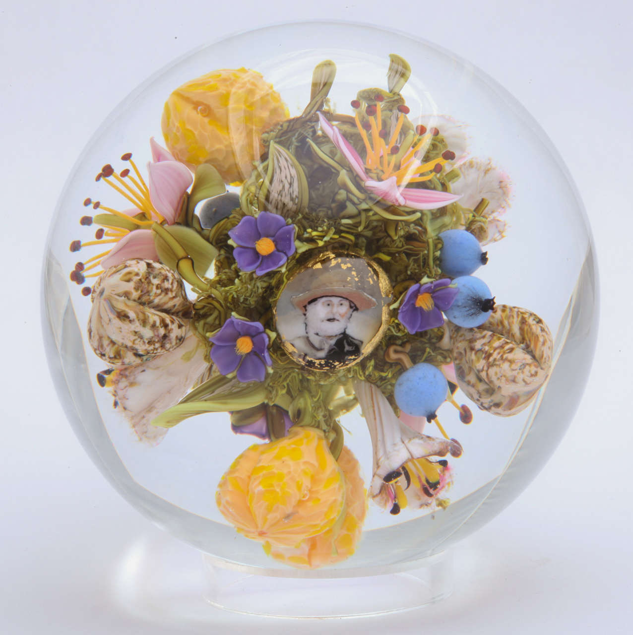 A beautiful Paul Stankard paperweight orb from the 