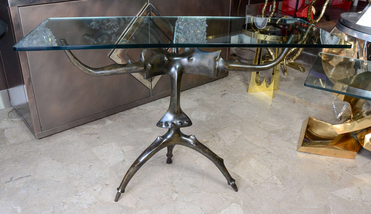 Sculptural bronze console signed by Victor Roman.
Numbered 6/8 and stamp of the foundry.