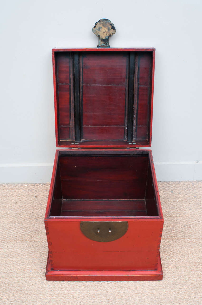 Pair of Chinese Red Lacquer Chests, 19th Century 1