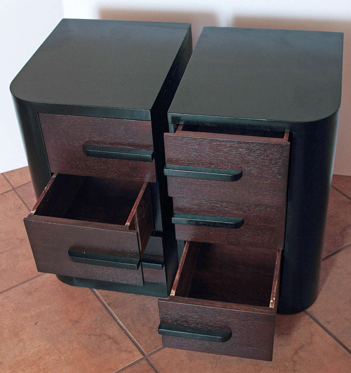 Streamline Pair of Modernage Art Deco Bookend Matched Ebonized Nightstands For Sale 3