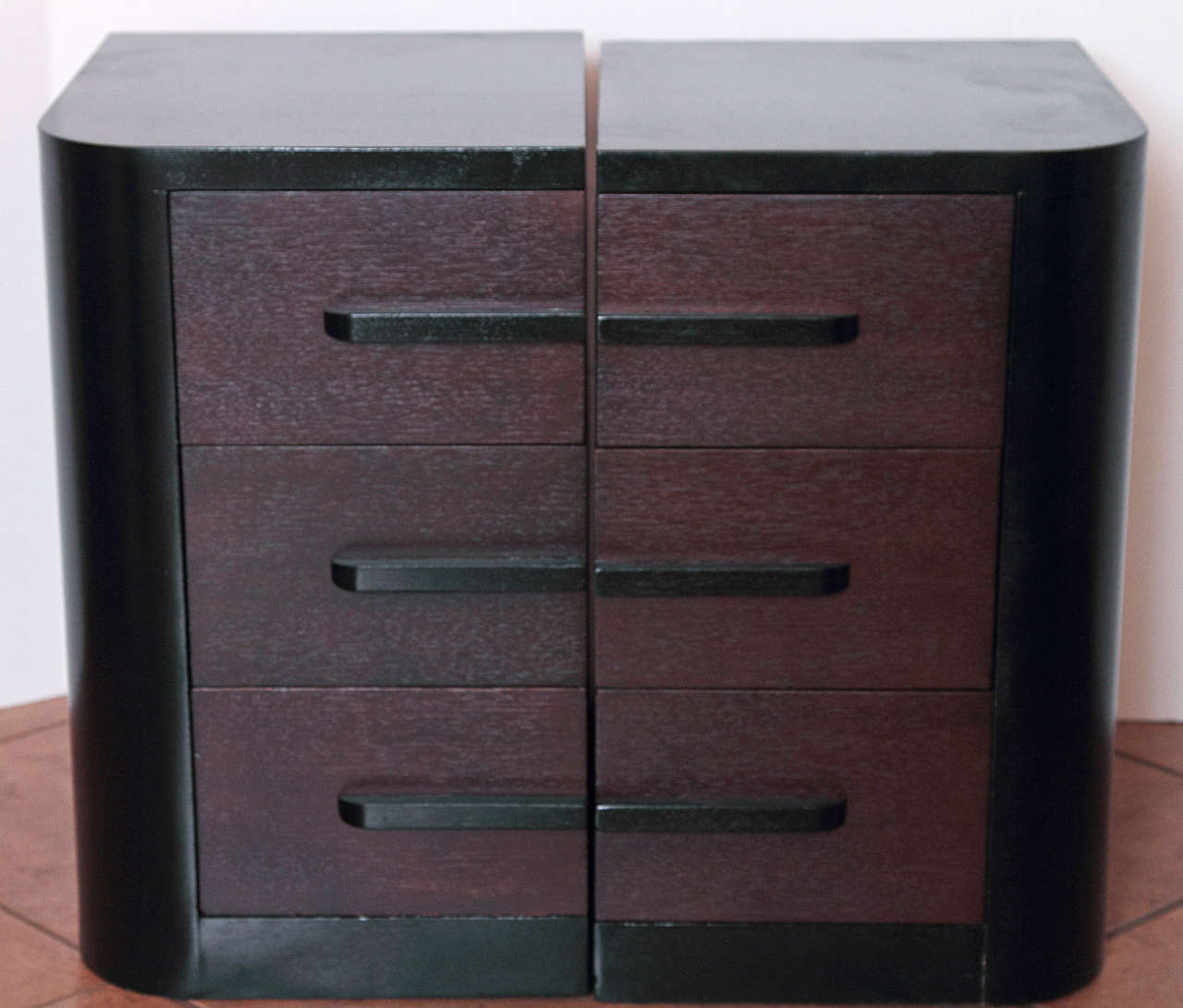 Streamline Pair of Modernage Art Deco Bookend Matched Ebonized Nightstands For Sale 5