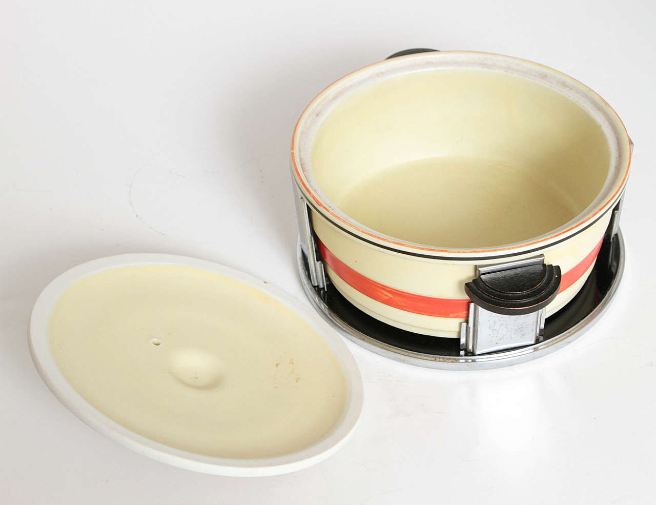 Art Deco Skyscraper Design Covered Casserole with Original Machine Age Stand In Good Condition For Sale In Dallas, TX