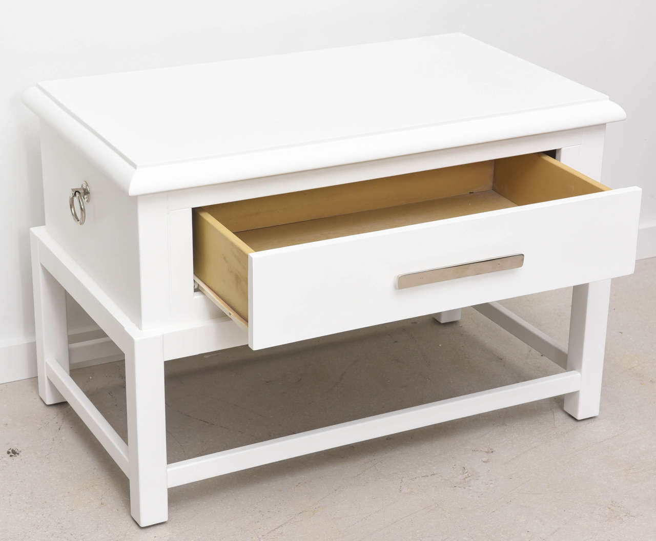 Pair of Vintage White Lacquer Bedside Tables In Excellent Condition In West Palm Beach, FL