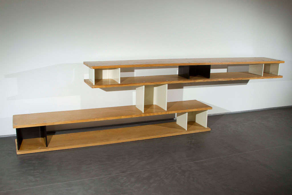 Étagère murale Charlotte Perriand, fabriquée par Les Ateliers Jean Prouvé,
1958.