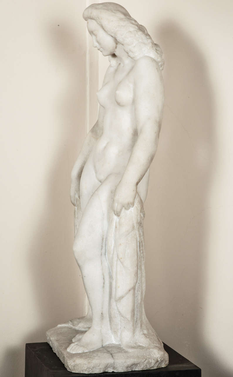 Sculpture of A Woman By Pierre Traverse, circa 1940. In Good Condition For Sale In Paris, FR