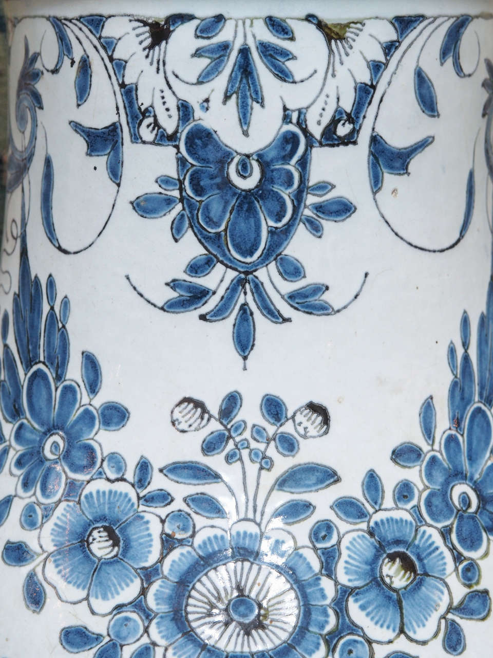 18th Century Blue and White Lavabo with Dolphins In Good Condition In New Orleans, LA
