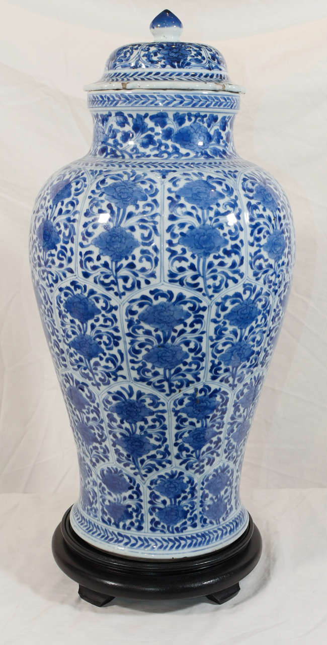 Pair of Large Kangxi Chinese Porcelain Vases In Excellent Condition In Katonah, NY