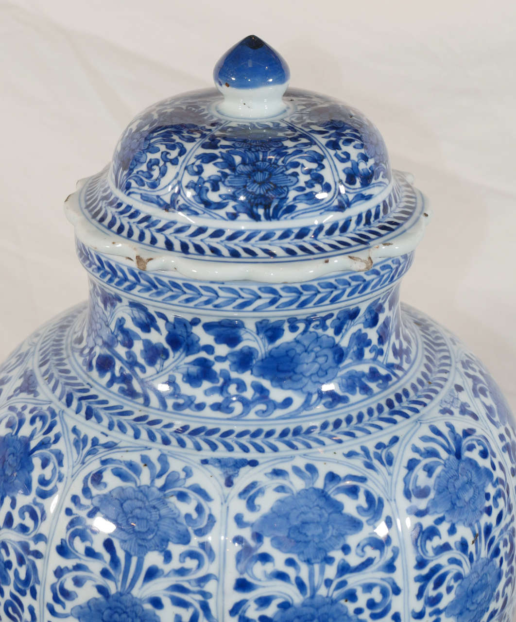 Pair of Large Kangxi Chinese Porcelain Vases 1