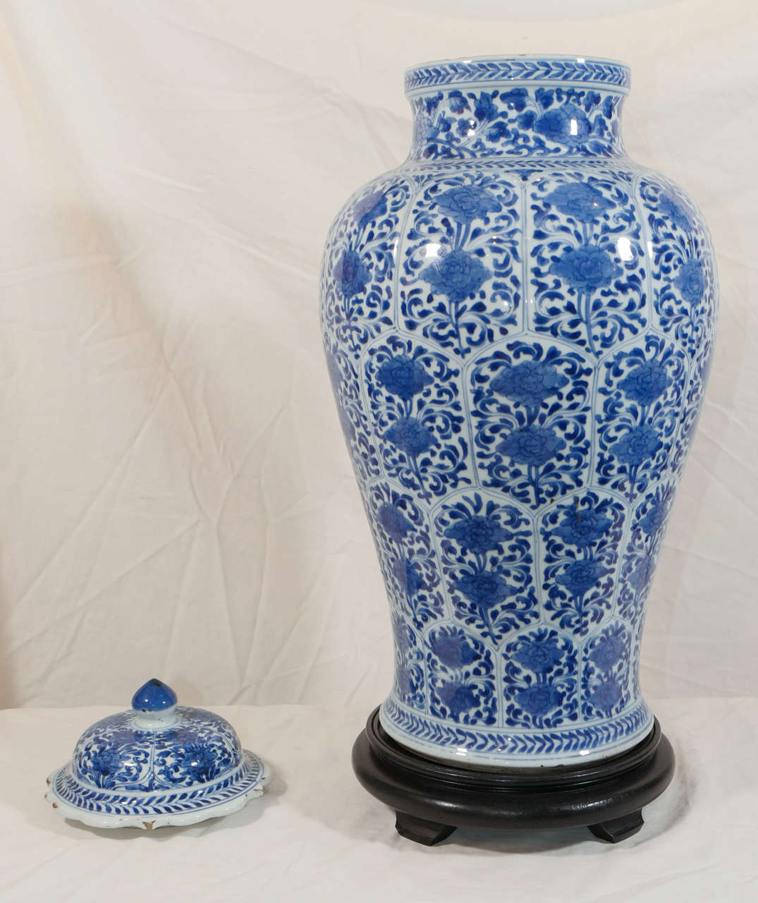 Qing Pair of Large Kangxi Chinese Porcelain Vases