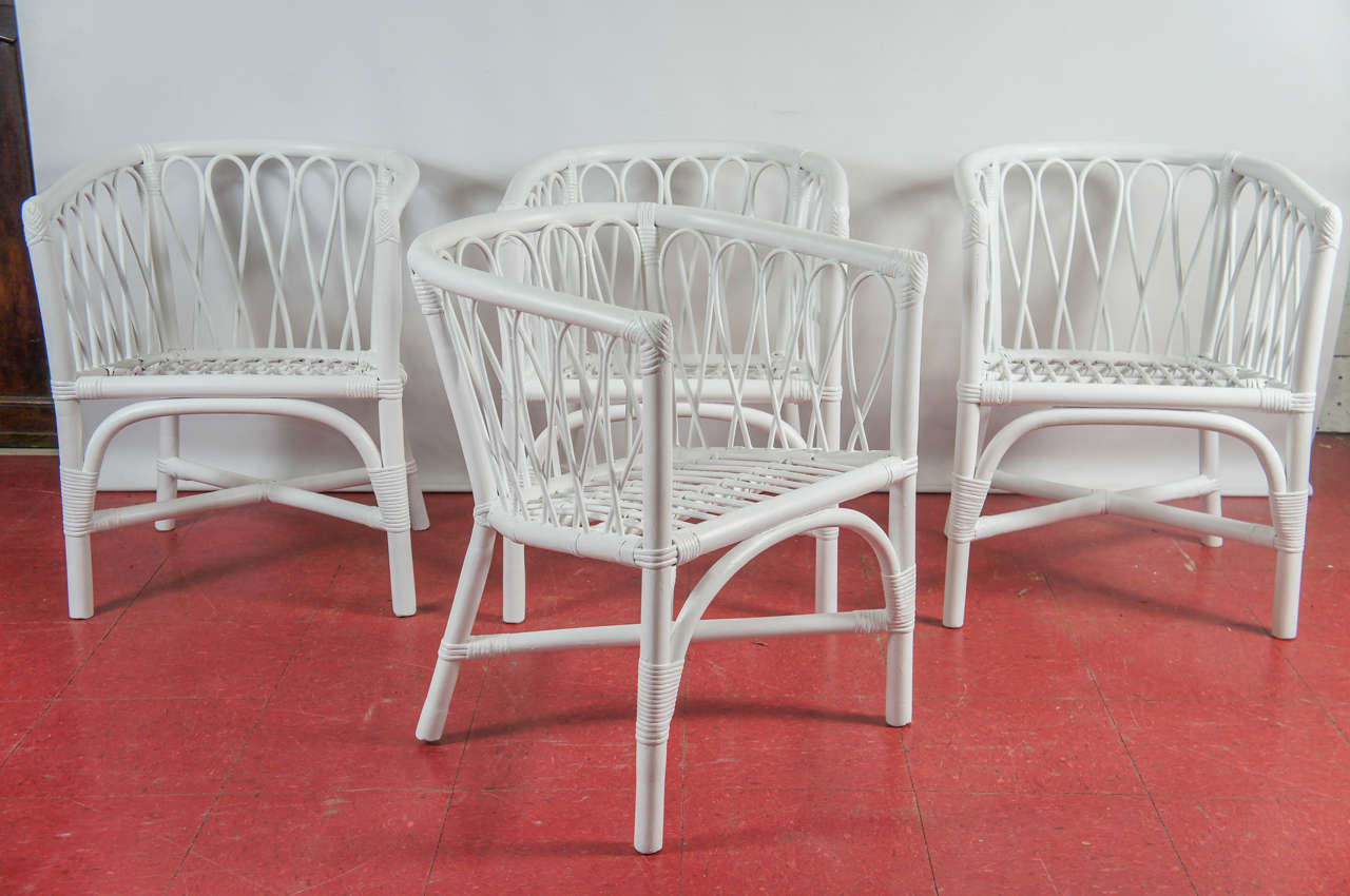 Four stylish bentwood wicker arm dining chairs has great comfort and would work well on the porch, patio or at the kitchen table.

Back, 27.75" high; Arm, 27" high; seat measurements below.