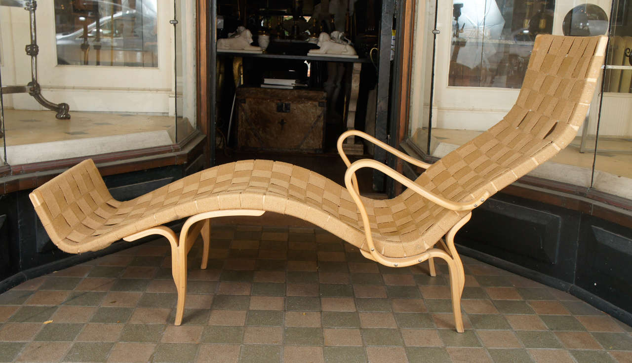 A Vintage Bruno Mathsson Chaise Lounge In Excellent Condition In Hudson, NY