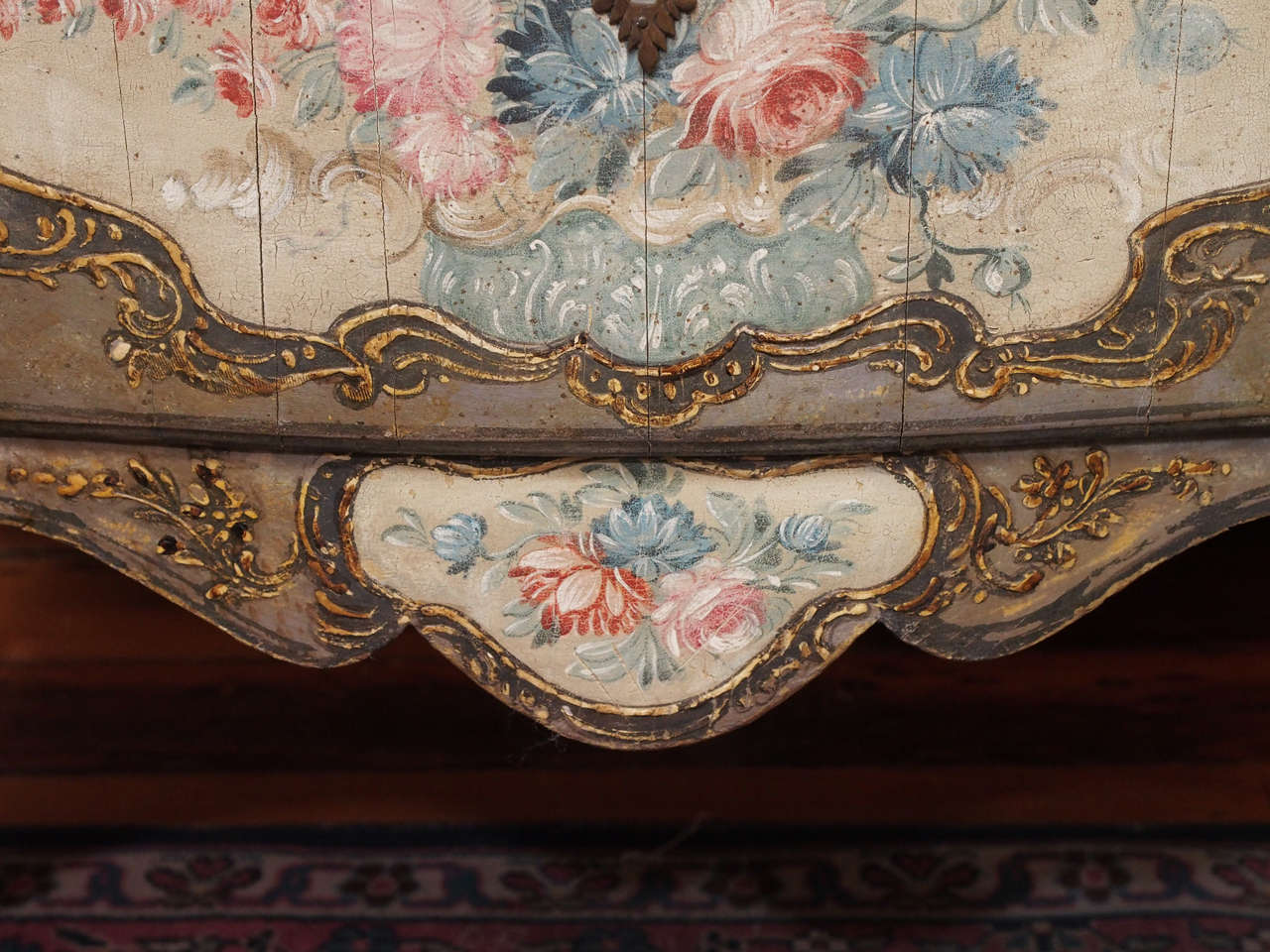Sicilian Rococo Paint Decorated Pastiglia Commode In Good Condition In Natchez, MS