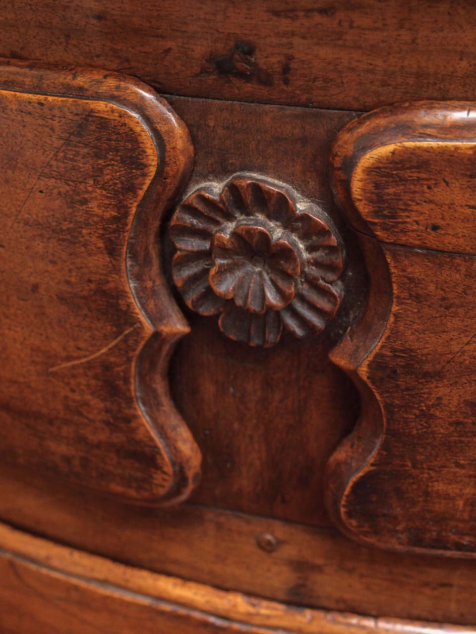 18th Century Walnut  Commode In Good Condition For Sale In New Orleans, LA