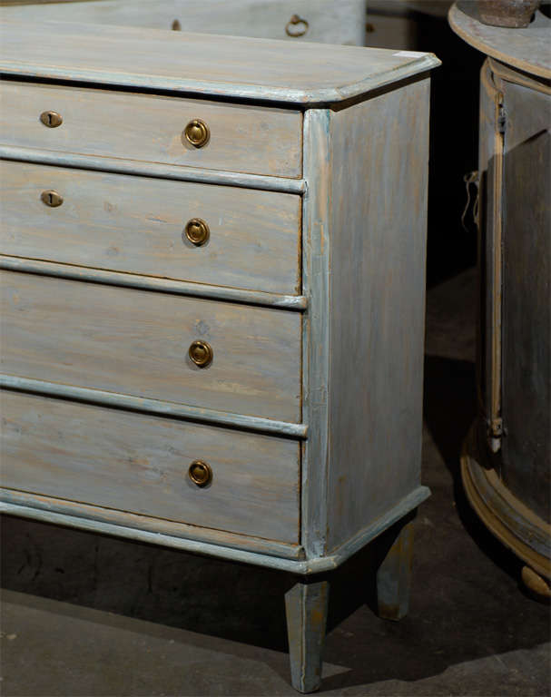 A Swedish Four-Drawer Painted Wood Chest of Gustavian Style. In Good Condition In Atlanta, GA