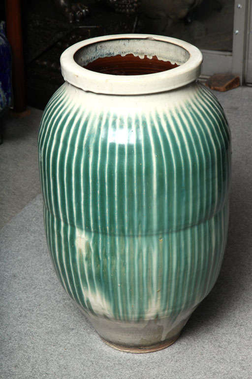 1870s Japanese Shigaraki Ceramic Storage Jar with Celadon Glaze, Meiji Period In Excellent Condition In Yonkers, NY