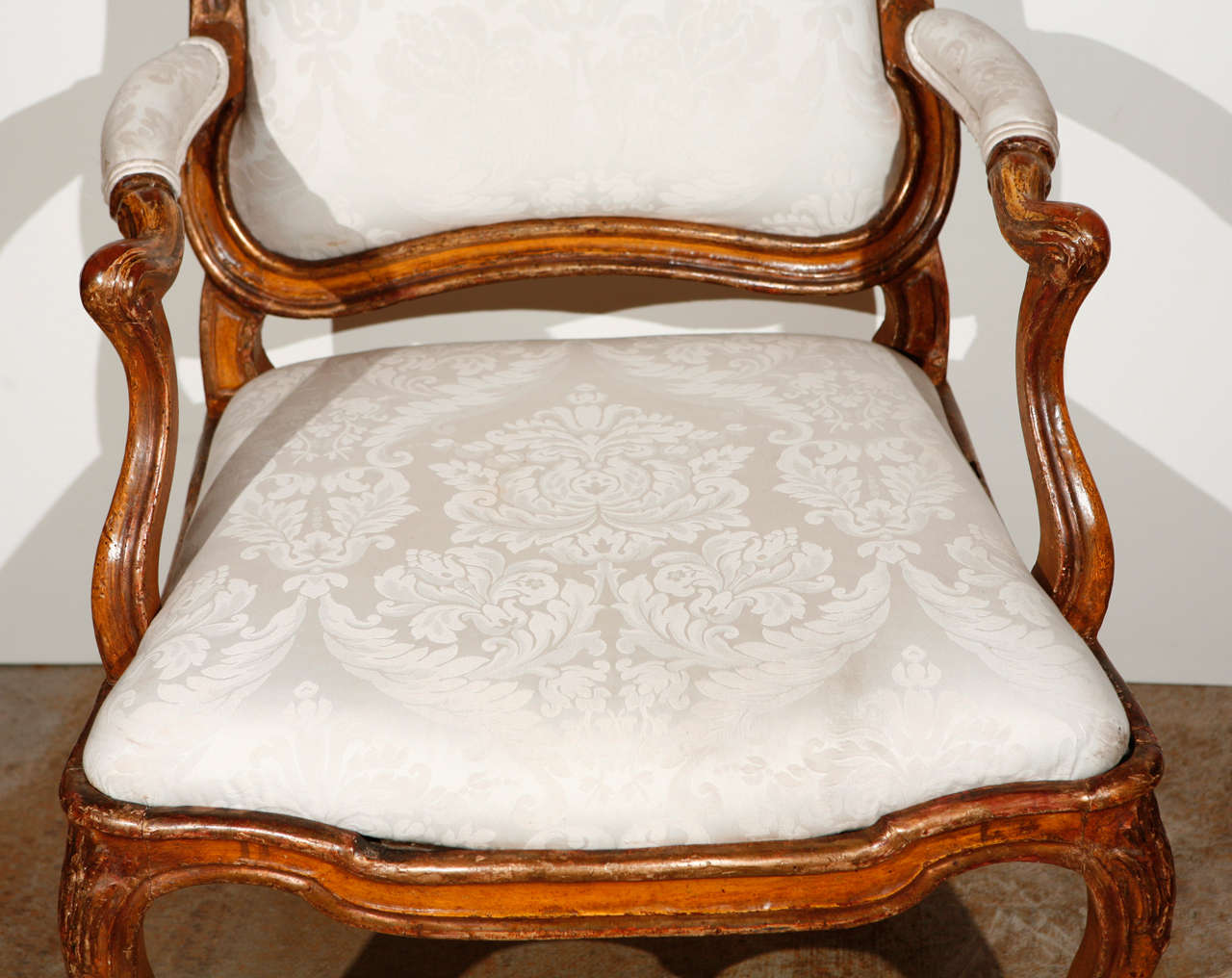 Doré Chaise italienne de style rococo du 18ème siècle en vente