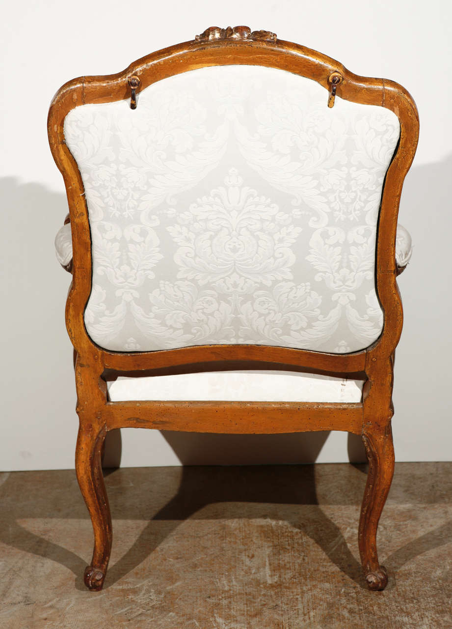 Chaise italienne de style rococo du 18ème siècle en vente 3