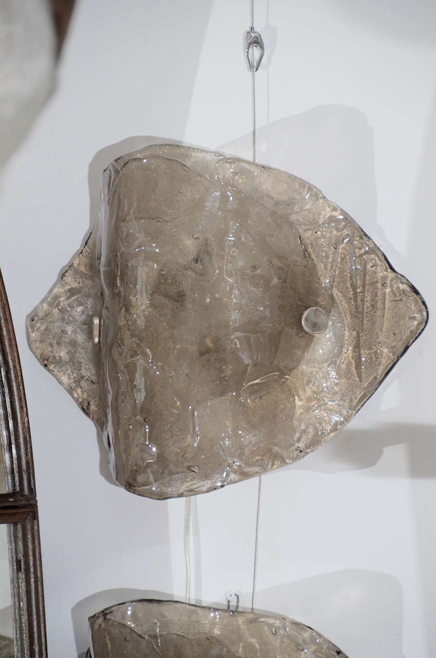 Zwei skulpturale Mazzega Murano-Rauchglas-Wandleuchter, neu verkabelt.