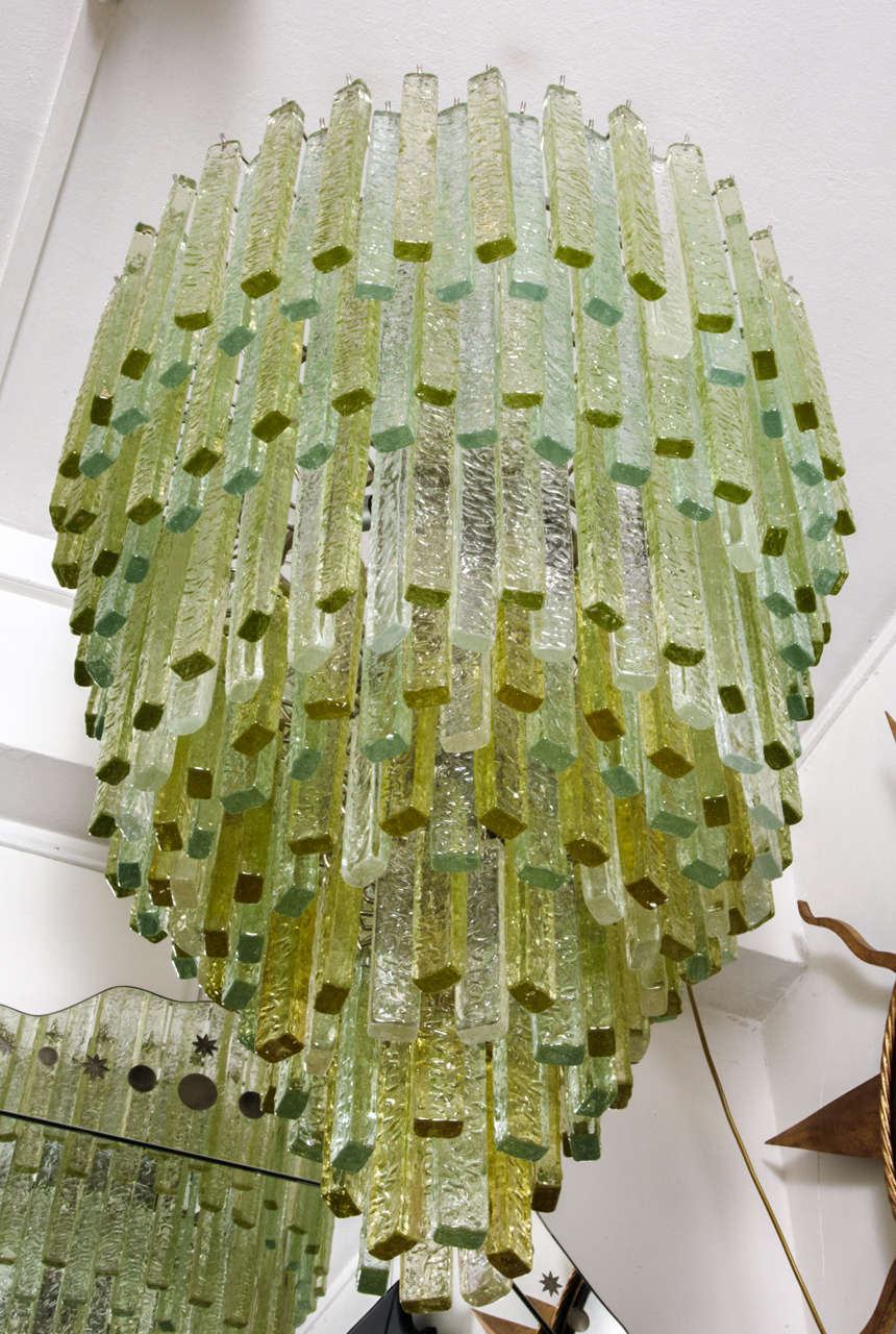 Pair of chandeliers in Murano glass. 2
